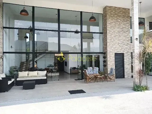 Casa com 500m² 4 quartos e 3 banheiros, à venda, no bairro Jardim Carolina em Ubatuba