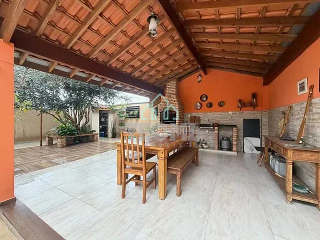 Casa 3 quartos e 2 banheiros, à venda, no bairro Continental III em Taubaté