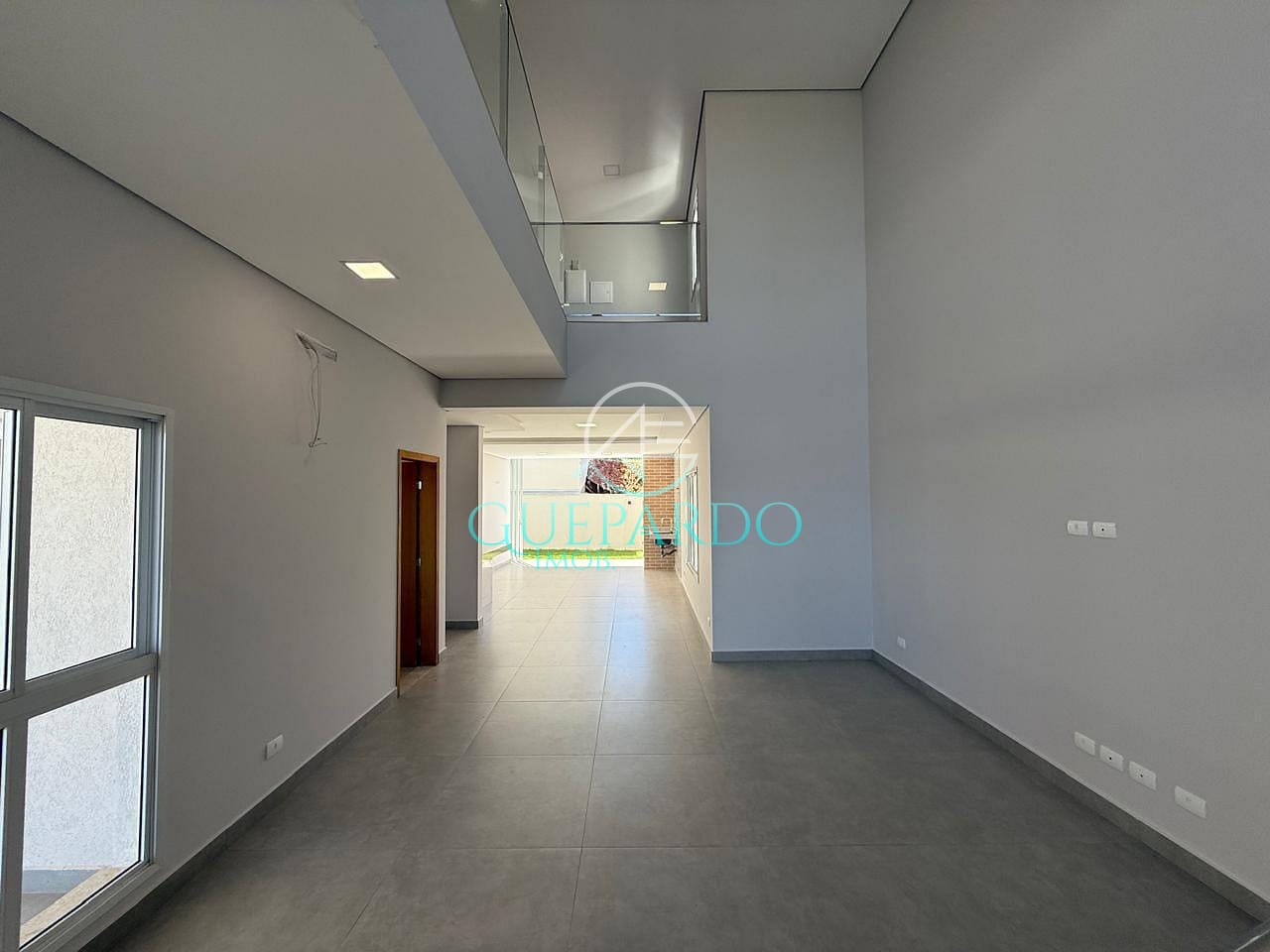 Casa à venda com 3 quartos, 206m² - Foto 2
