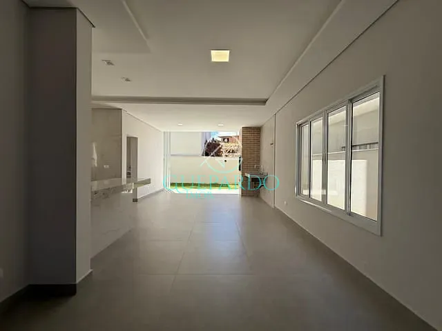 Casa com 250m² 3 quartos e 3 banheiros, à venda, no bairro Gleba Simon Frazer em Londrina
