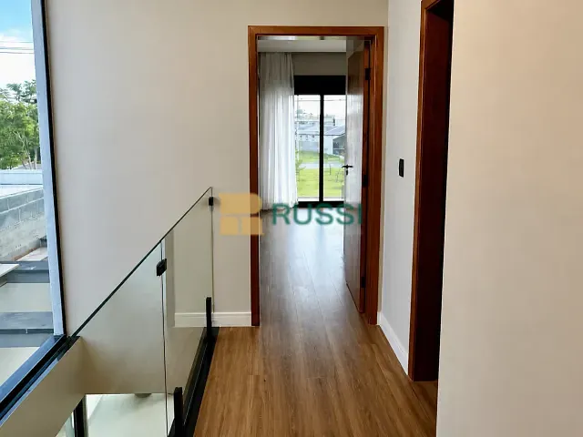 Casa com 200m² 4 quartos e 4 banheiros, à venda, no bairro Jardim Jacinto em Jacareí