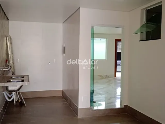 Casa com 220m² 3 quartos e 2 banheiros, à venda, no bairro Rio Branco em Belo Horizonte