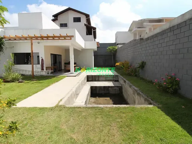 Casa 3 quartos e 4 banheiros, à venda, no bairro Urbanova em São José dos Campos