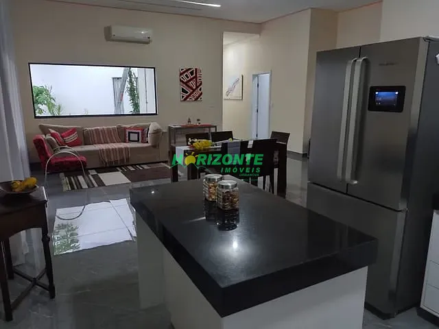 Casa 3 quartos e 4 banheiros, à venda, no bairro Urbanova em São José dos Campos