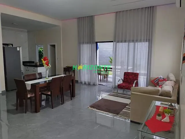 Casa 3 quartos e 4 banheiros, à venda, no bairro Urbanova em São José dos Campos