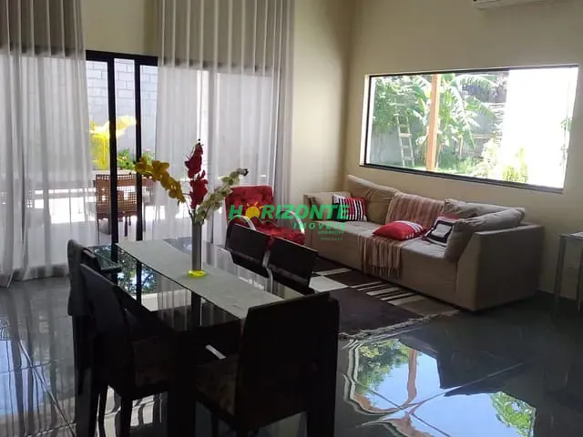Casa 3 quartos e 4 banheiros, à venda, no bairro Urbanova em São José dos Campos