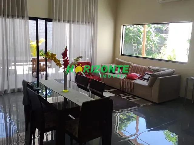 Casa 3 quartos e 4 banheiros, à venda, no bairro Urbanova em São José dos Campos