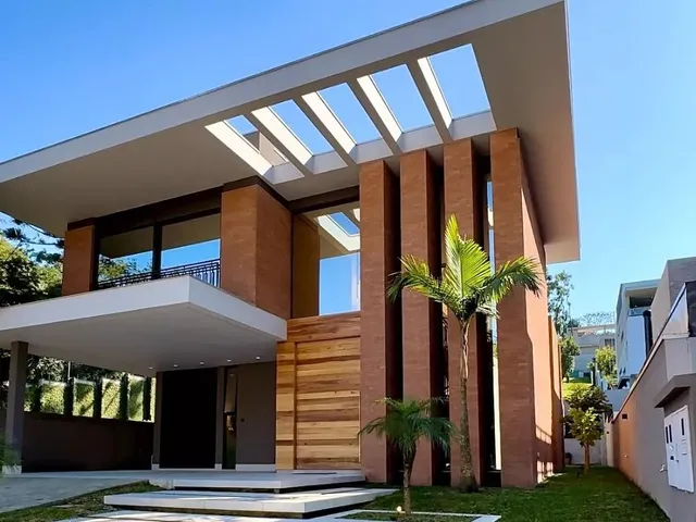 Casa com 658m² 4 quartos e 6 banheiros, à venda, no bairro Santa Felicidade em Curitiba