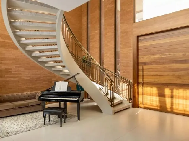 Casa com 658m² 4 quartos e 6 banheiros, à venda, no bairro Santa Felicidade em Curitiba