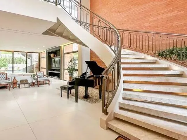 Casa com 658m² 4 quartos e 6 banheiros, à venda, no bairro Santa Felicidade em Curitiba