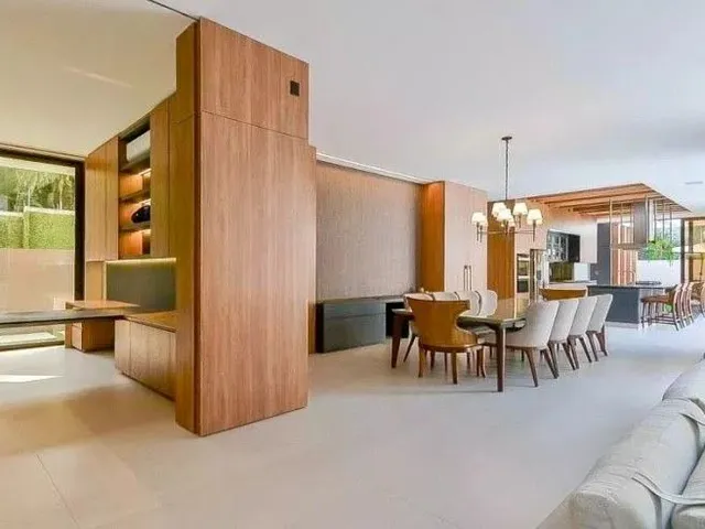 Casa com 658m² 4 quartos e 6 banheiros, à venda, no bairro Santa Felicidade em Curitiba