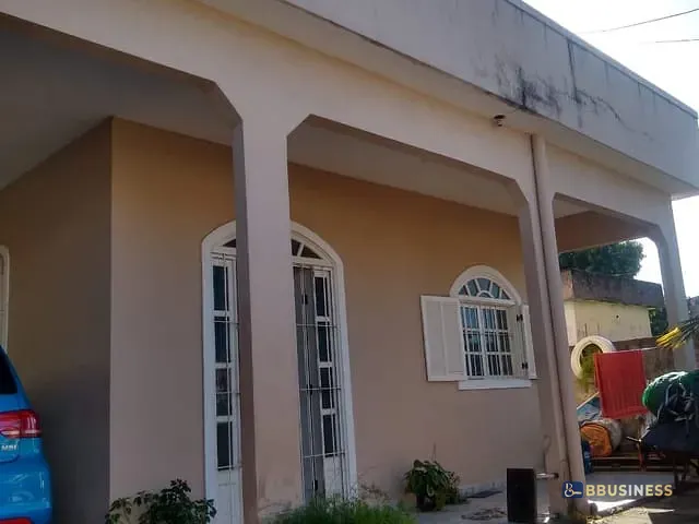 Casa 2 quartos e 2 banheiros, à venda, no bairro Goitacazes em Campos dos Goytacazes