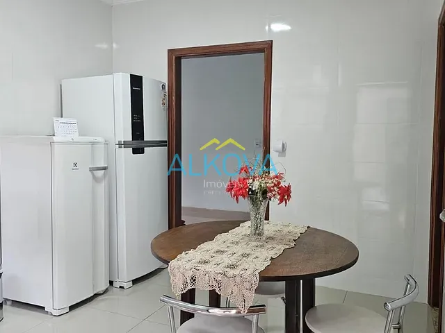 Casa com 300m² 3 quartos e 3 banheiros, à venda, no bairro Jardim das Indústrias em São José dos Campos