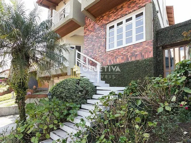 Casa com 300m² 4 quartos e 3 banheiros, à venda, no bairro Espírito Santo em Porto Alegre