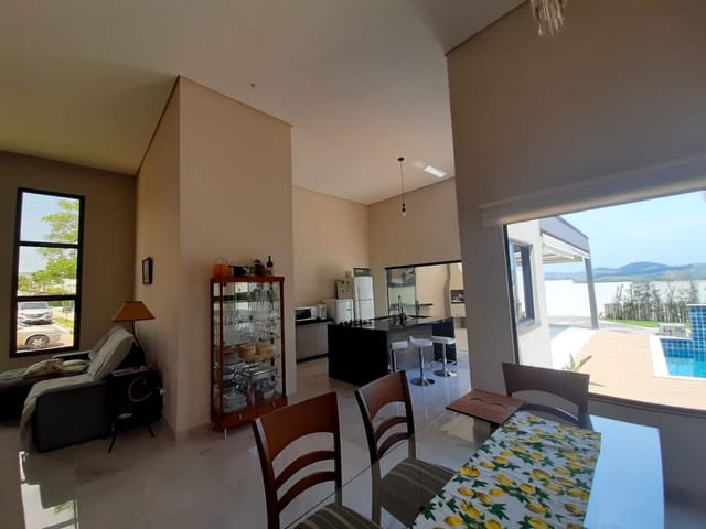 Casa com 881m² 4 quartos e 4 banheiros, à venda, no bairro Urbanova em São José dos Campos