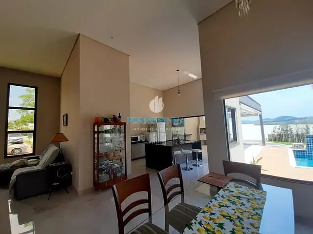 Casa com 881m² 4 quartos e 4 banheiros, à venda, no bairro Urbanova em São José dos Campos