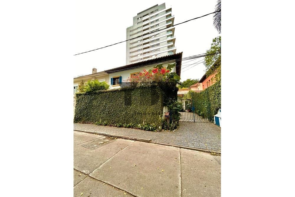 Casa à venda com 4 quartos, 220m² - Foto 1