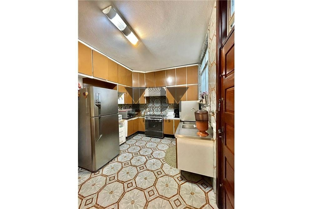 Casa à venda com 4 quartos, 220m² - Foto 12