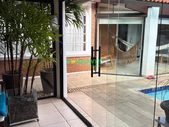 Casa 4 quartos e 4 banheiros, à venda, no bairro Jardim das Colinas em São José dos Campos