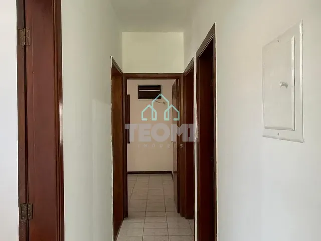 Casa com 300m² 3 quartos e 2 banheiros, à venda, no bairro Jardim Ana Emilia em Taubaté