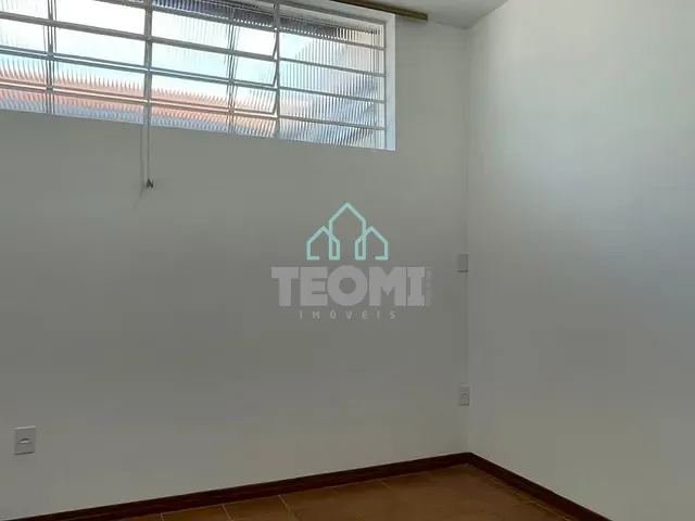 Casa com 300m² 3 quartos e 2 banheiros, à venda, no bairro Jardim Ana Emilia em Taubaté