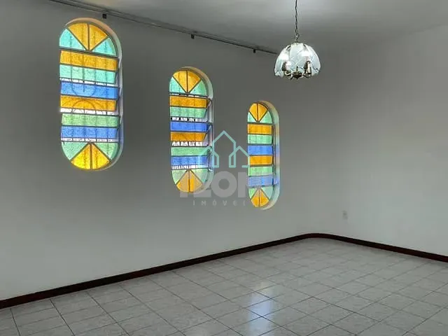 Casa com 300m² 3 quartos e 2 banheiros, à venda, no bairro Jardim Ana Emilia em Taubaté