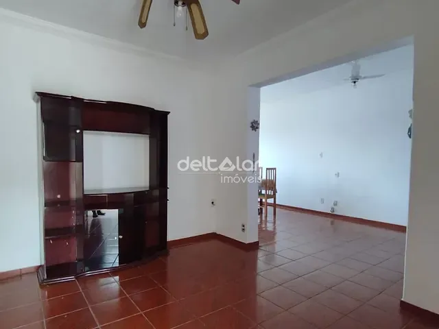 Casa com 360m² 3 quartos e 1 banheiro, à venda, no bairro São João Batista (Venda Nova) em Belo Horizonte