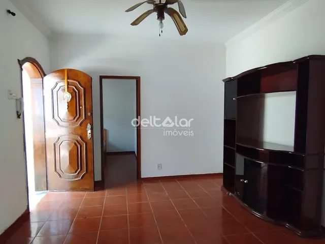 Casa com 360m² 3 quartos e 1 banheiro, à venda, no bairro São João Batista (Venda Nova) em Belo Horizonte