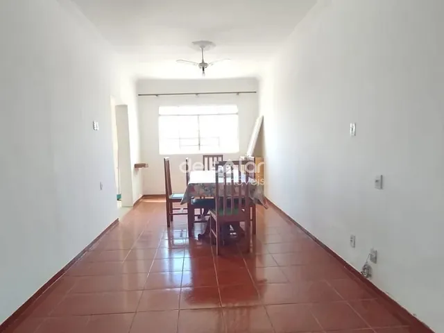Casa com 360m² 3 quartos e 1 banheiro, à venda, no bairro São João Batista (Venda Nova) em Belo Horizonte