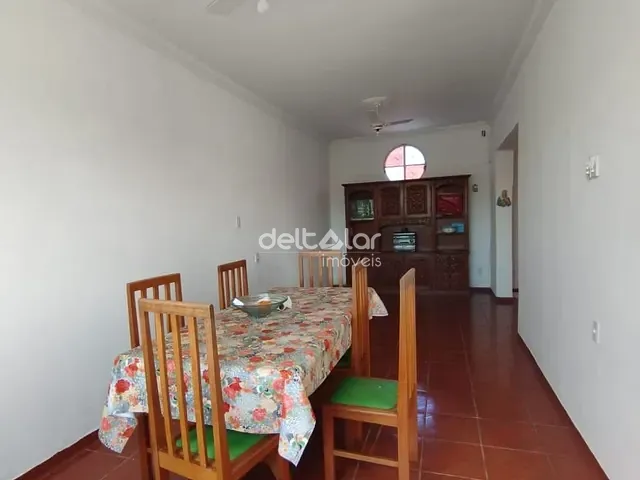Casa com 360m² 3 quartos e 1 banheiro, à venda, no bairro São João Batista (Venda Nova) em Belo Horizonte
