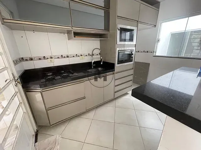Casa 3 quartos e 2 banheiros, para alugar, no bairro Parque do Sol em Guaratinguetá