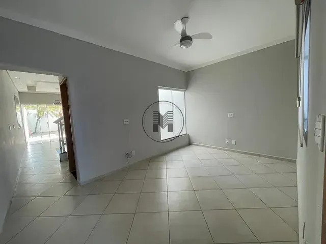 Casa 3 quartos e 2 banheiros, para alugar, no bairro Parque do Sol em Guaratinguetá
