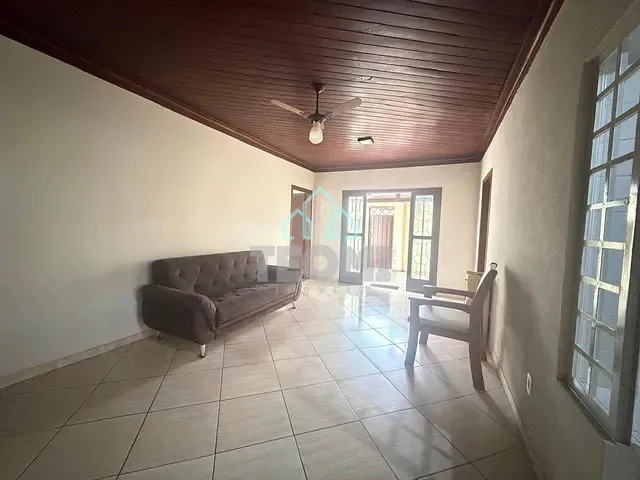 Casa 3 quartos e 1 banheiro, à venda, no bairro Centro em Tremembé