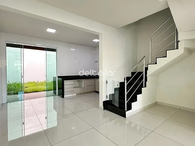 Casa com 105m² 3 quartos e 3 banheiros, para alugar, no bairro Santa Amélia em Belo Horizonte