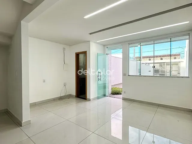 Casa com 105m² 3 quartos e 3 banheiros, para alugar, no bairro Santa Amélia em Belo Horizonte