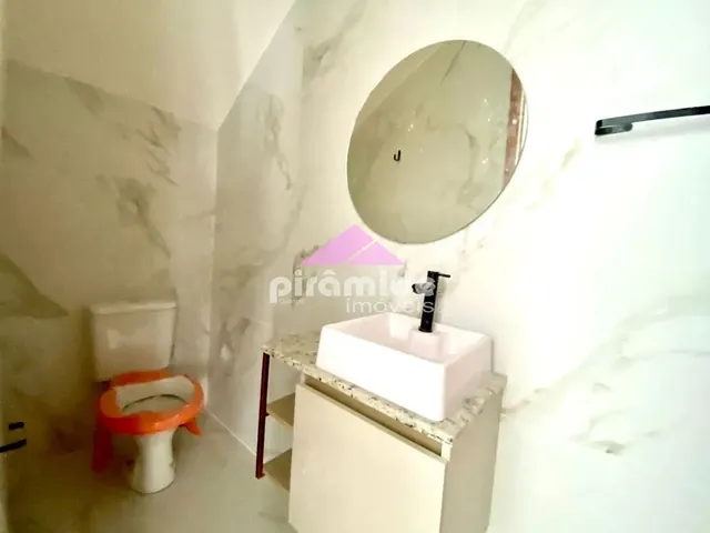 Casa com 85m² 2 quartos e 3 banheiros, à venda, no bairro Pontal de Santa Marina em Caraguatatuba