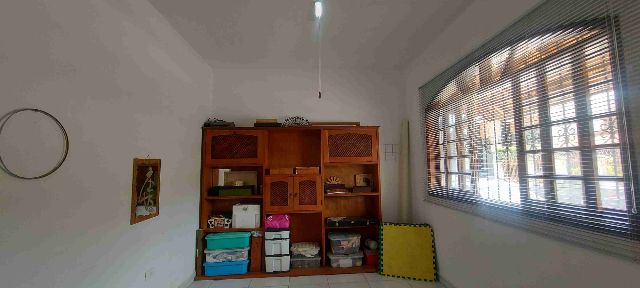 Casa com 330m² 1 quarto e 1 banheiro, à venda, no bairro Jardim do Ypê em Pindamonhangaba
