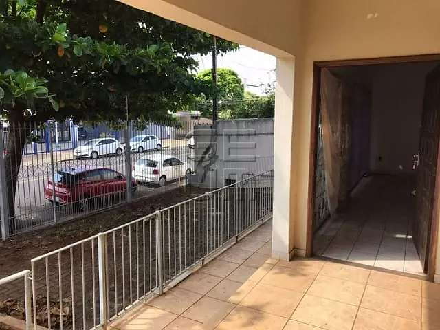 Casa com 410m² 3 quartos e 2 banheiros, à venda, no bairro Bancários em Londrina