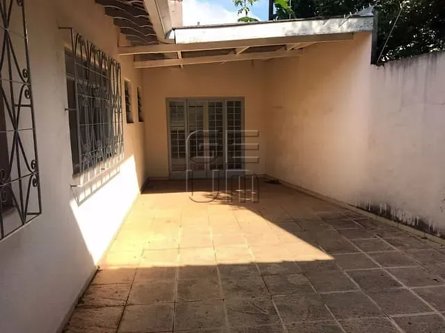 Casa com 410m² 3 quartos e 2 banheiros, à venda, no bairro Bancários em Londrina