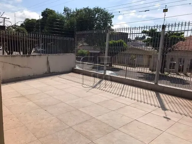 Casa com 410m² 3 quartos e 2 banheiros, à venda, no bairro Bancários em Londrina