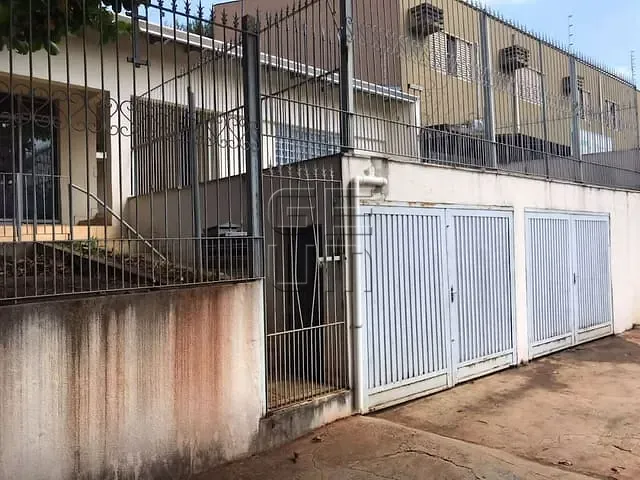 Casa com 410m² 3 quartos e 2 banheiros, à venda, no bairro Bancários em Londrina