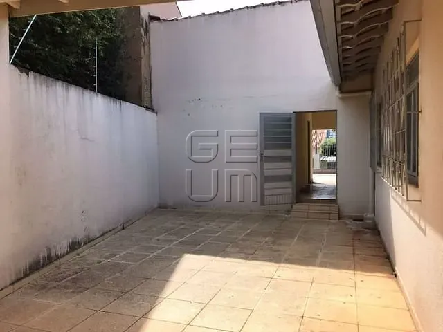 Casa com 410m² 3 quartos e 2 banheiros, à venda, no bairro Bancários em Londrina