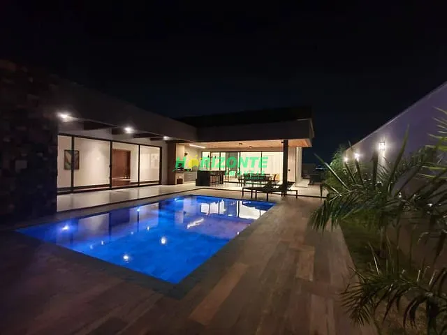 Casa com 720m² 4 quartos e 7 banheiros, à venda ou para alugar, no bairro Condomínio Reserva do Paratehy em São José dos Campos