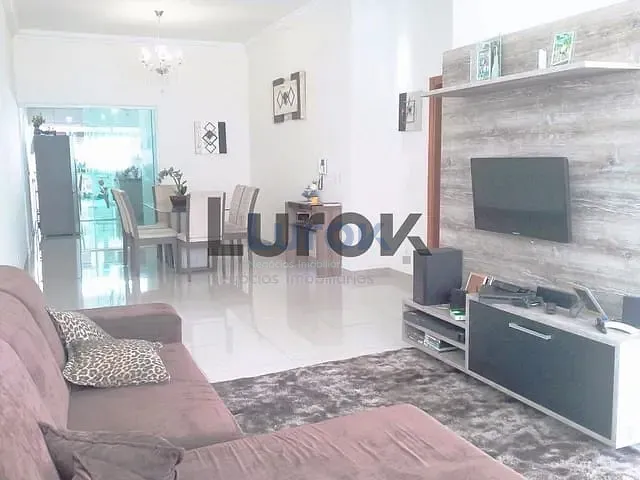 Casa com 300m² 3 quartos e 4 banheiros, à venda ou para alugar, no bairro Parque Nova Suiça em Valinhos