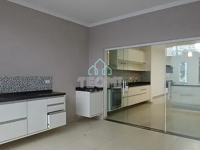 Casa 3 quartos e 2 banheiros, para alugar, no bairro Parque São Cristóvão em Taubaté
