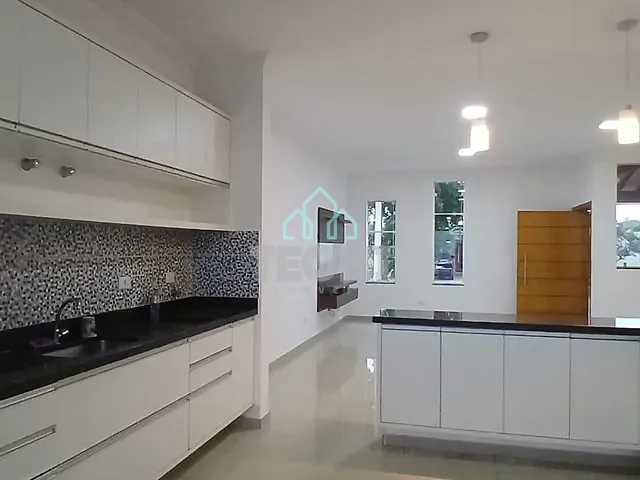 Casa 3 quartos e 2 banheiros, para alugar, no bairro Parque São Cristóvão em Taubaté