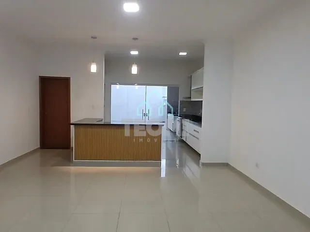 Casa 3 quartos e 2 banheiros, para alugar, no bairro Parque São Cristóvão em Taubaté