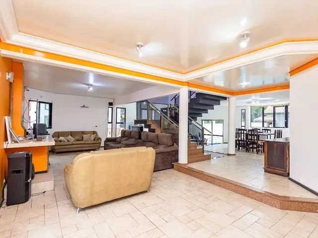 Casa com 601m² 4 quartos e 3 banheiros, à venda, no bairro Mossunguê em Curitiba