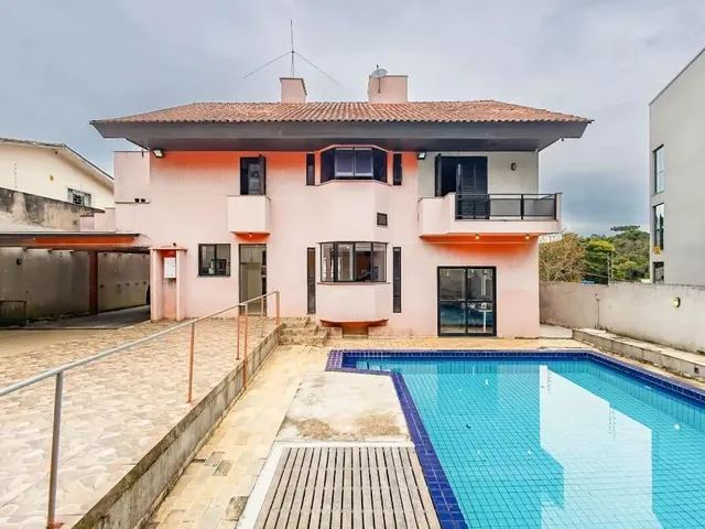 Casa com 601m² 4 quartos e 3 banheiros, à venda, no bairro Mossunguê em Curitiba