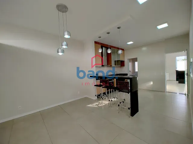 Casa 3 quartos e 2 banheiros, à venda ou para alugar, no bairro Portal Vale do Sol em Porto Feliz